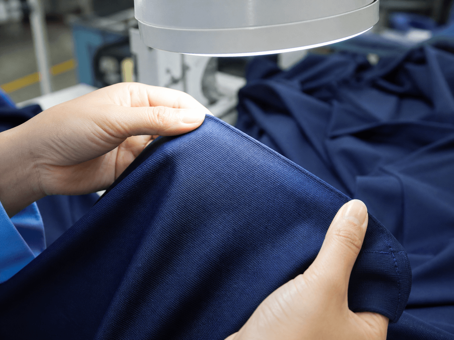AI-generated demonstration of fabric inspection under an inspection lamp